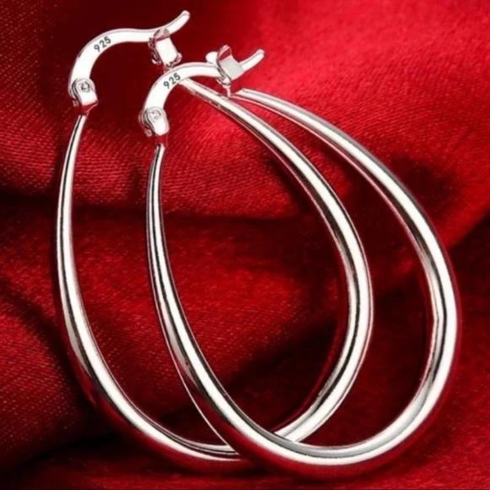 1.5 OVAL 925 STERLING SILVER HOOPS EARRINGS, NICE EARRINGS, CUTE EARRINGS - Picture 1 of 3